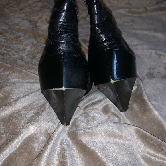 Boots - Picture 5 of 8